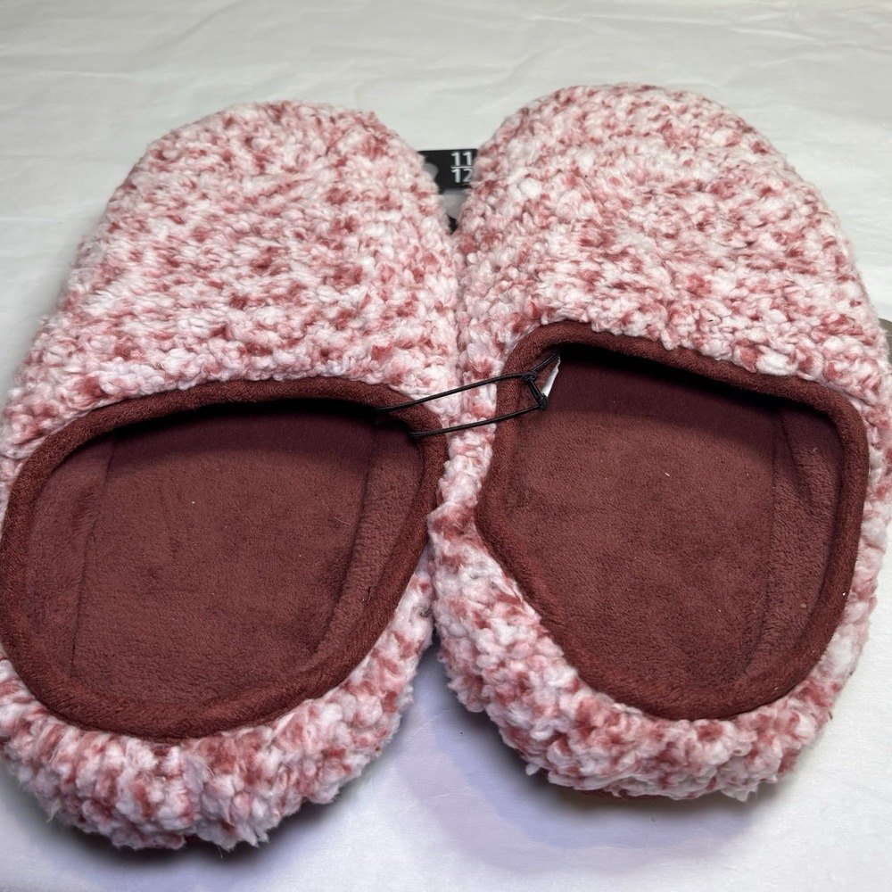 secret treasures Red Sweater slippers‎ Size 11/12 Horseshoes Slides Comfortable